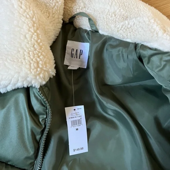 NWT Green Gap winter coat with Sherpa trim, size M - Picture 3 of 3